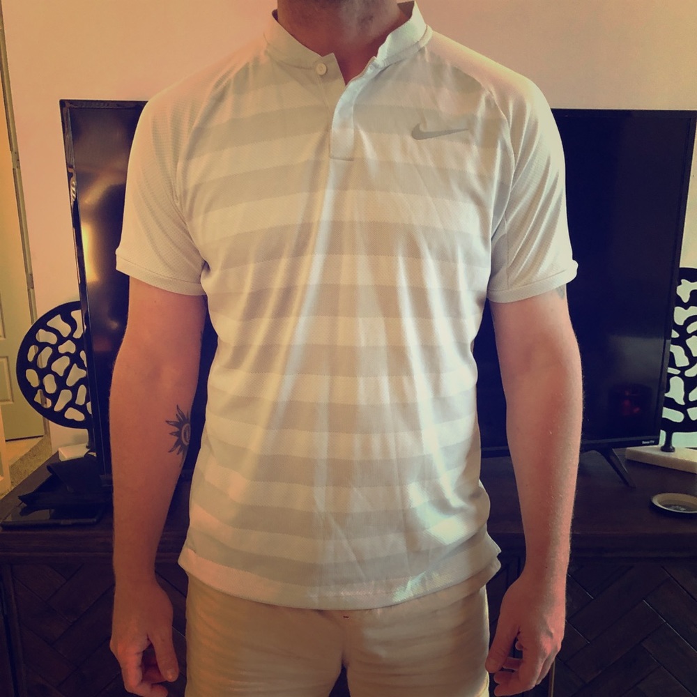 Nike golf shirt size Large